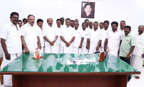 ammk party members join admk